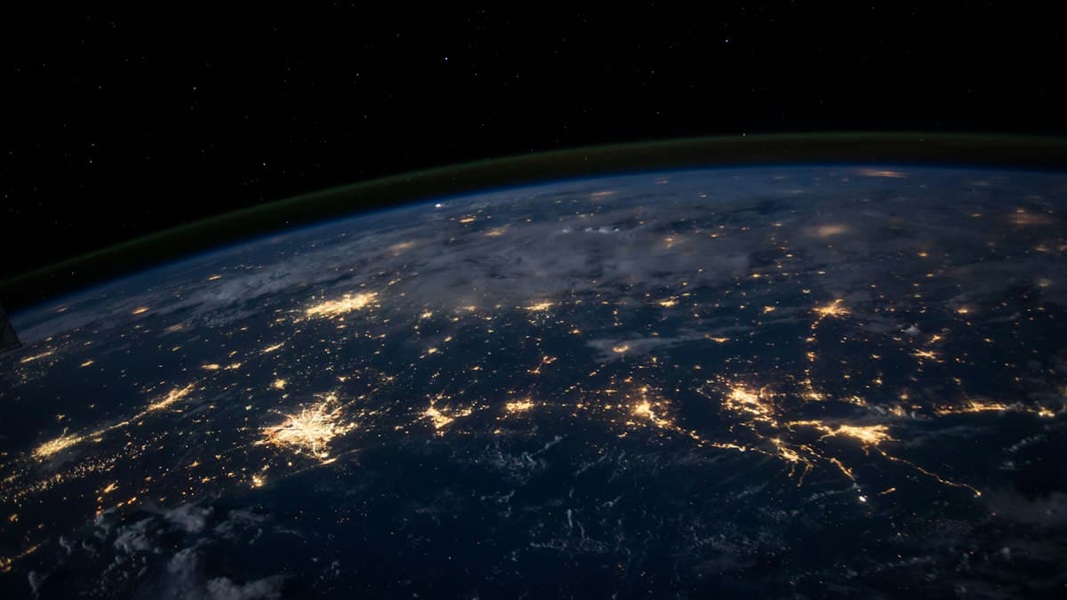 Florence Pugh Reflects on Performing Physical Stunts & Balancing Blockbusters