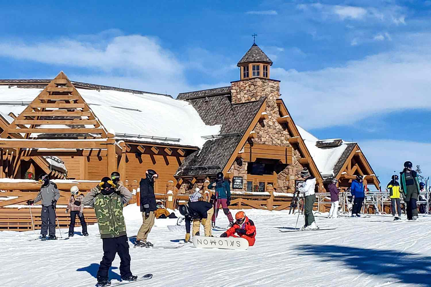 More than 170 snowboarders and skiers rescued after Colorado ski lift malfunction