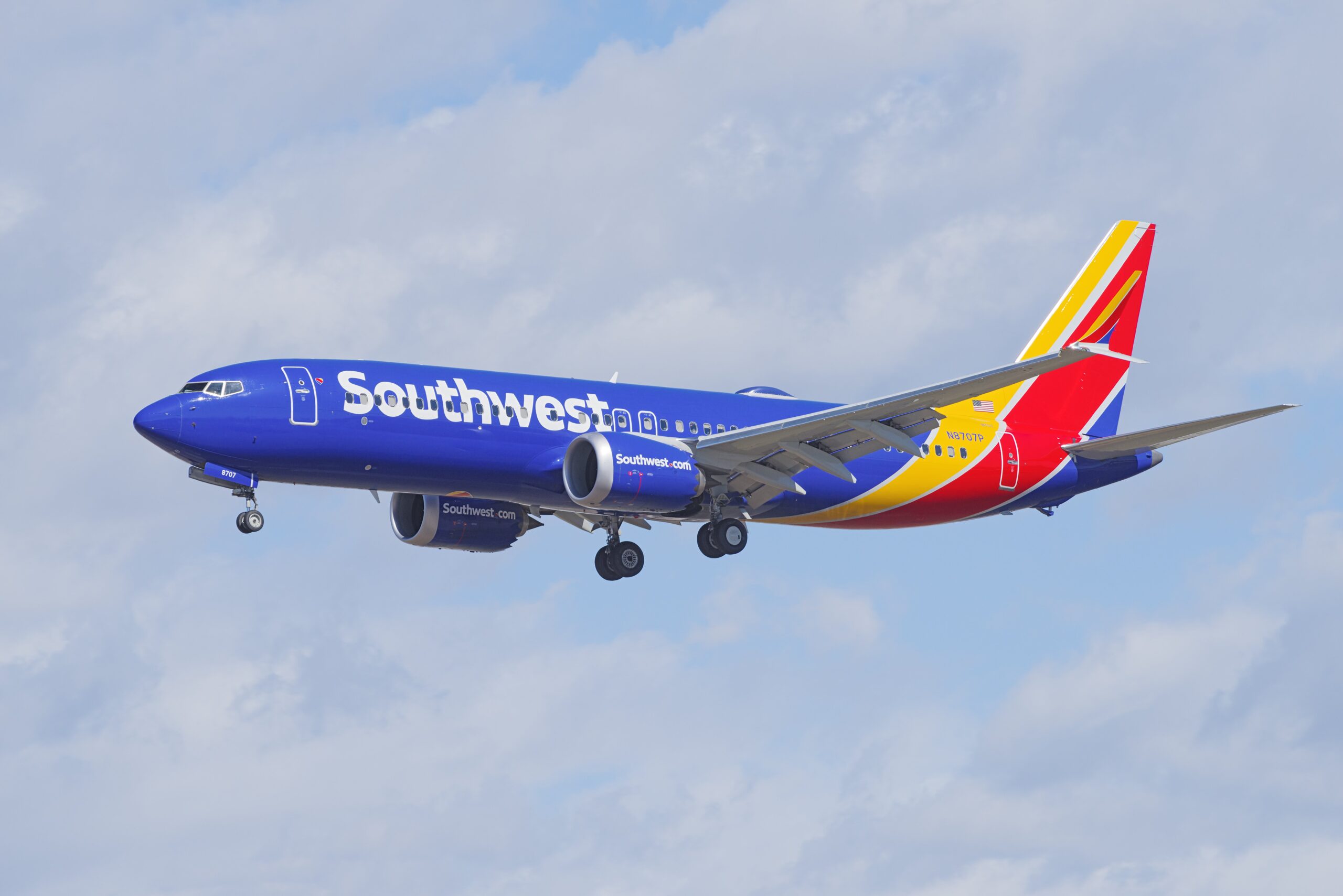 Southwest Airlines pilot taken away before flight, arrested on DUI charges