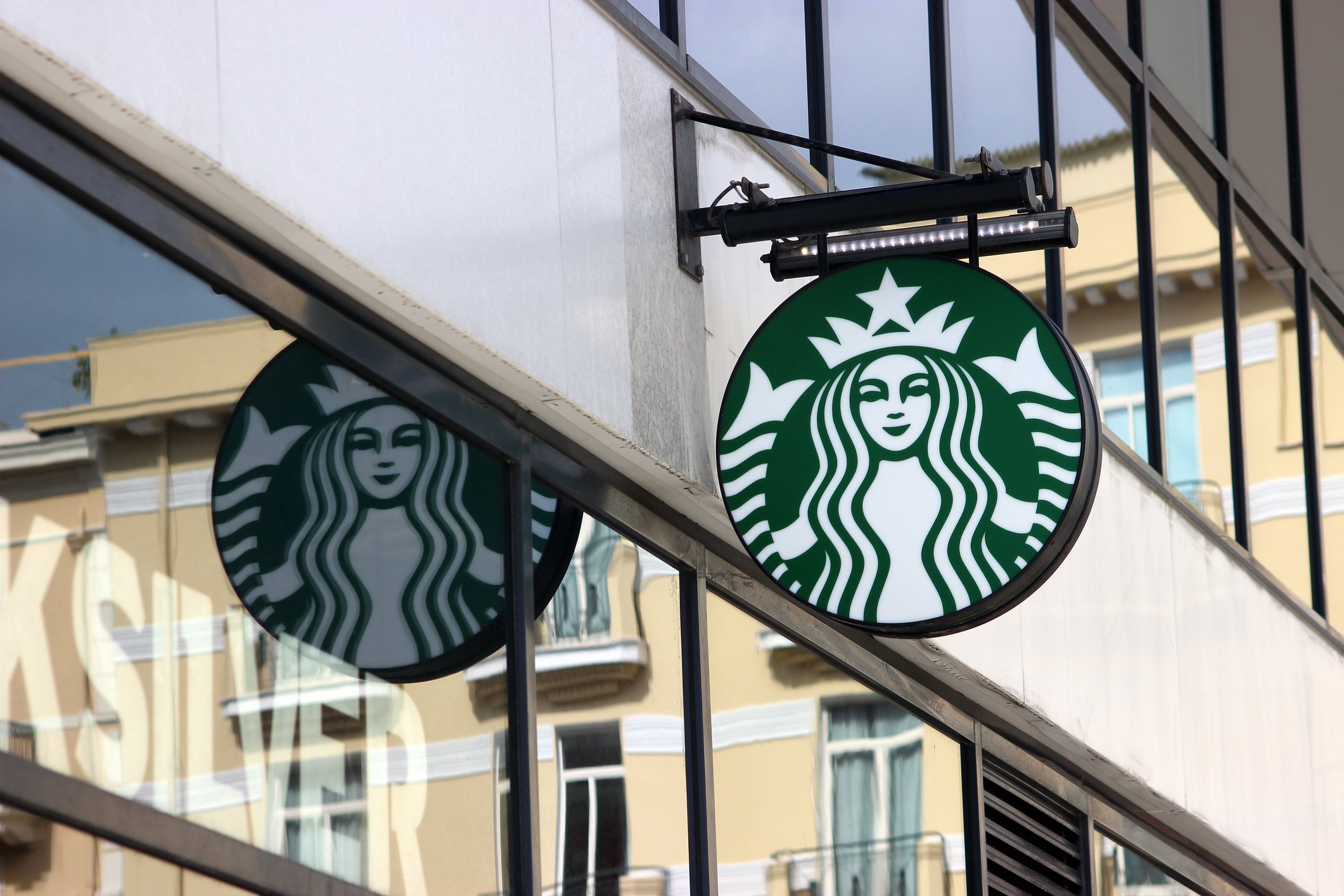 Los Angeles man awards  million after burn Starbucks tea overflow