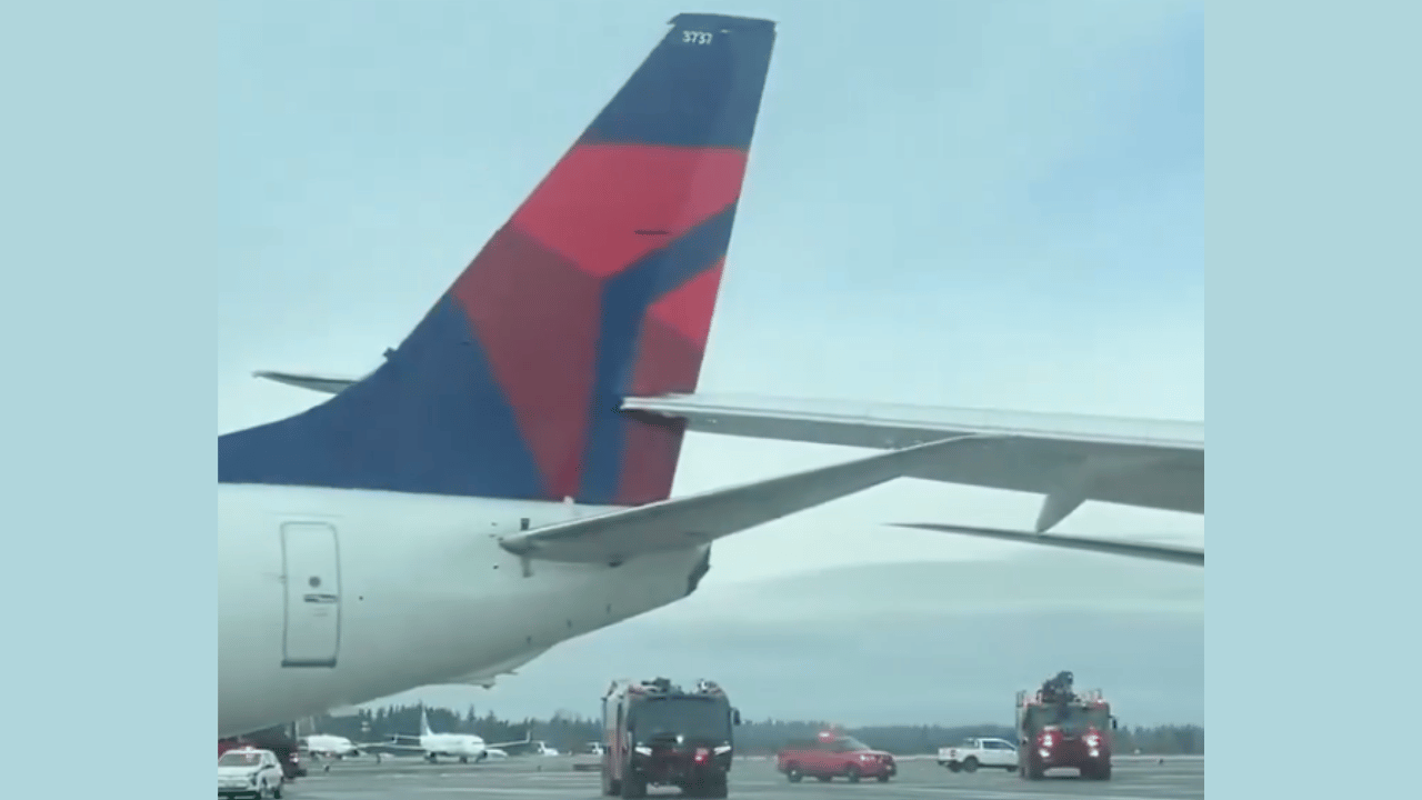 Japan Airlines Wing Clamped Delta Air Lines Collided in Seattle Runway (Video)