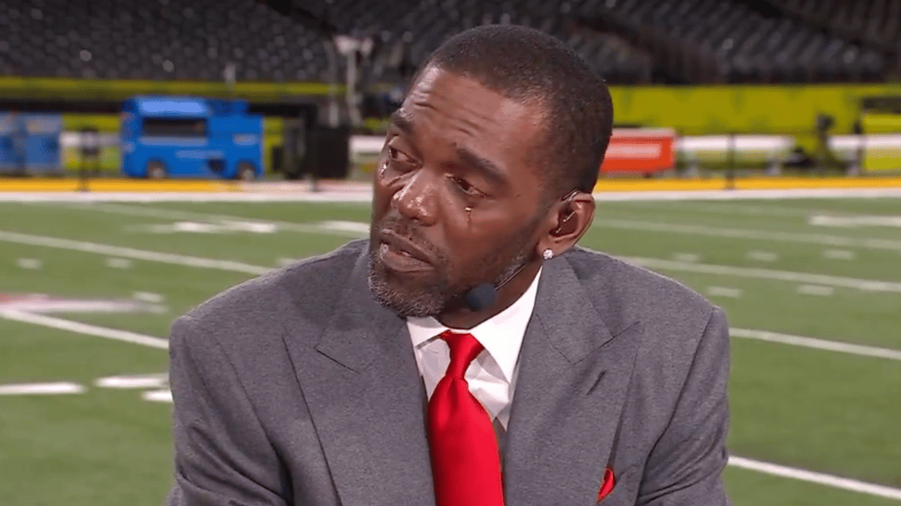 Randy Moss shed tears at heart-warming welcome when returning to ESPN after cancer diagnosis (Video)