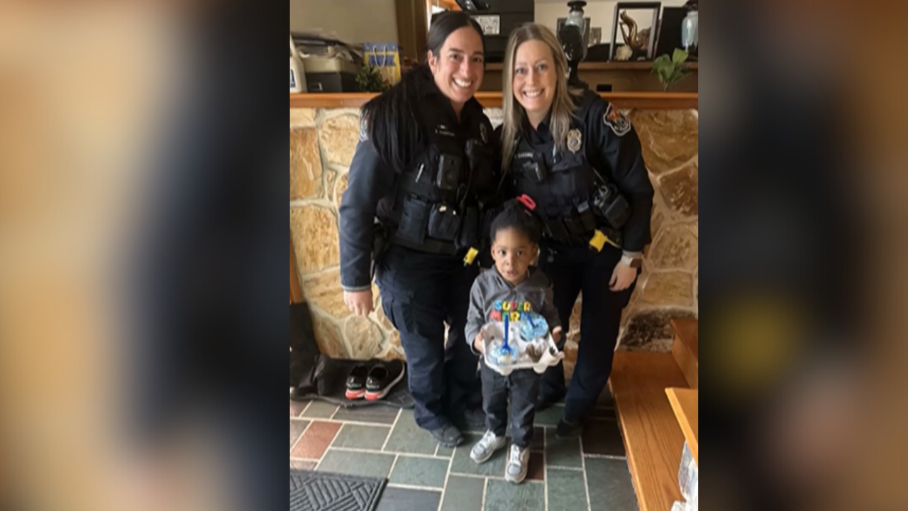 The 4-year-old ice cream was surprised after the officer called 911's mother for dinner (video)