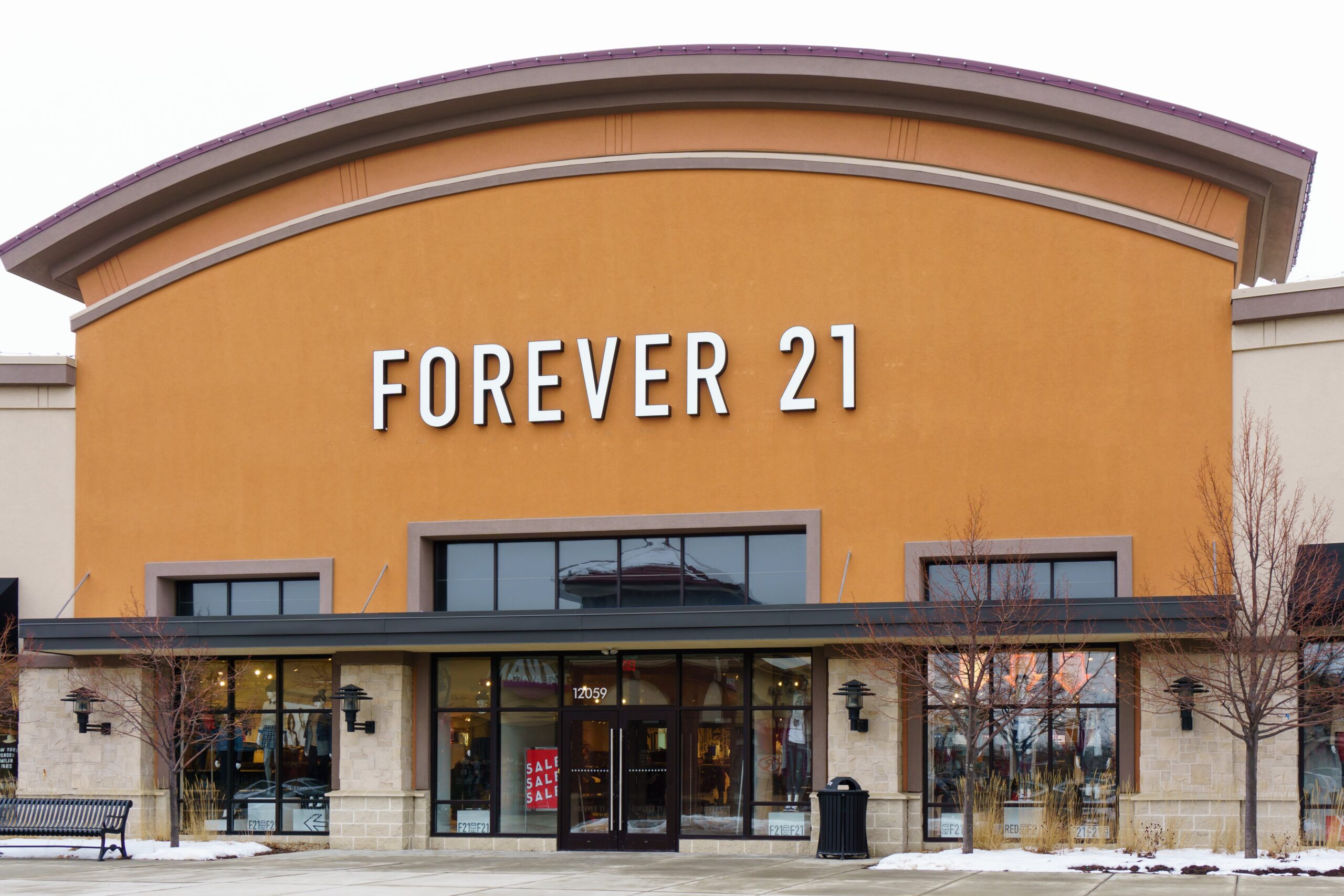 Forever 21 will soon close its remaining 350 stores as a second bankruptcy is imminent